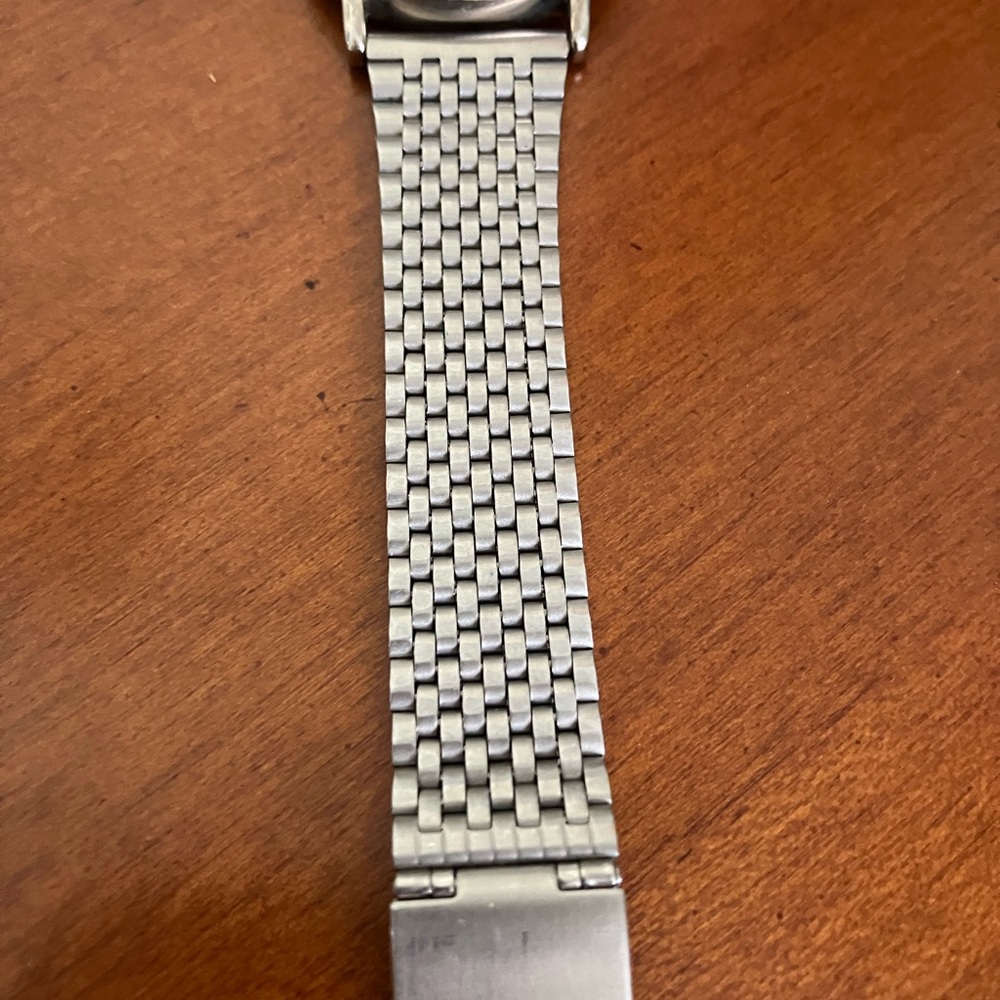 GUESS  WRISTWATCH W/XTRA LONG SWEEP HAND 1996 STAINLESS ADJUSTABLE  MESH BAND - Picture 6 of 11